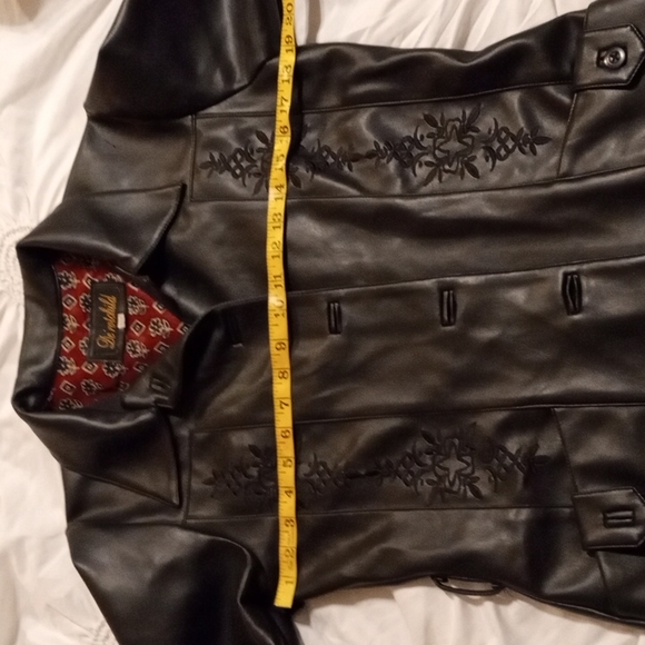 Leather coat - Picture 8 of 9